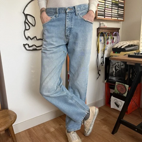 Vintage 2000s Wrangler Light Wash Faded Denim Jeans ~ Size 30 X 32 - Picture 5 of 11